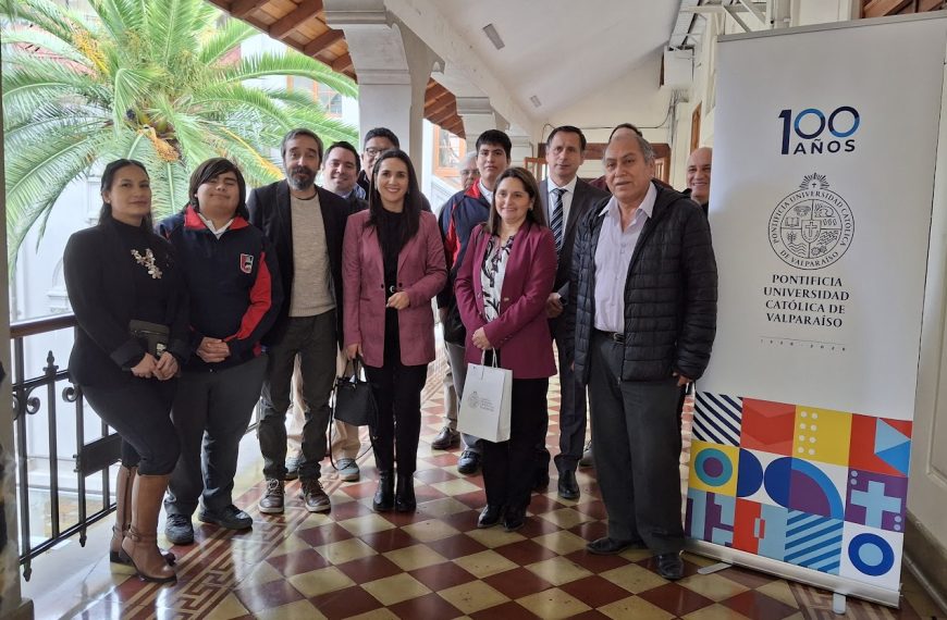 Alcaldesa y PUCV firman convenio de colaboración en beneficio de los estudiantes del Liceo Juan Rusque